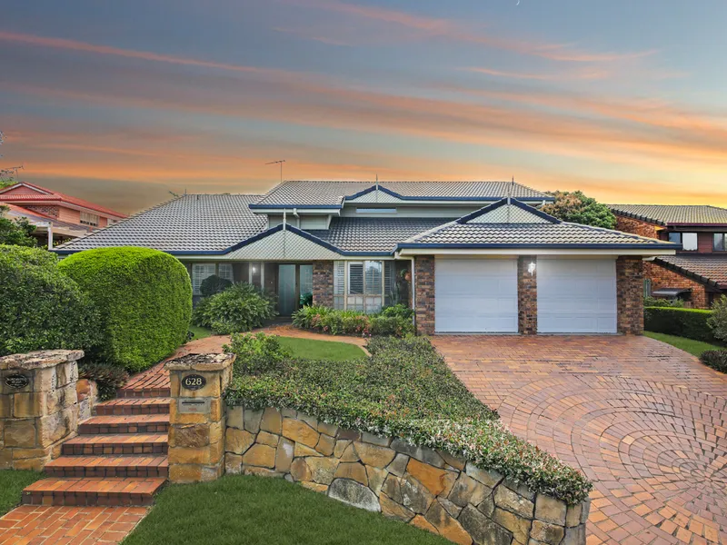 Palatial Family Home on 909m2!