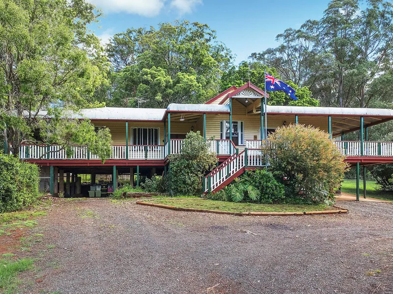 Private 40acres with Large Queenslander Home and Cottages