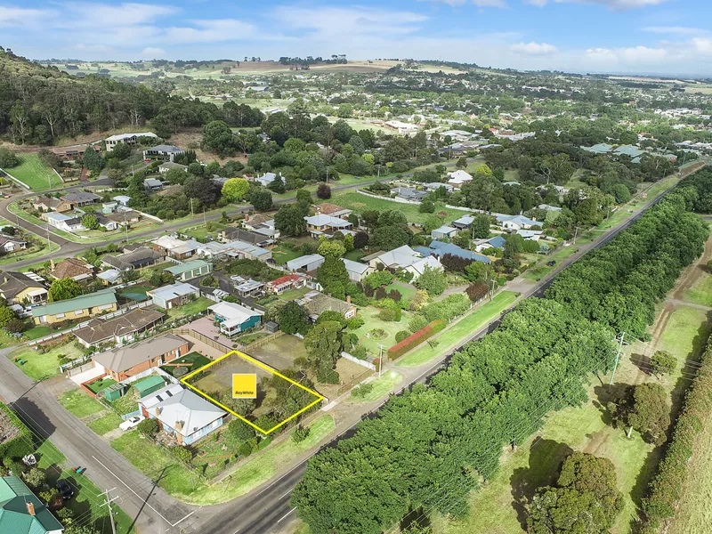 MANAGABLE, EASY CARE BLOCK IN A GREAT LOCATION!