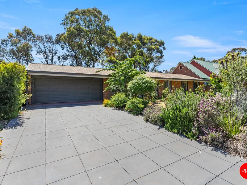 Neat three bedroom home in great location including a gardener!