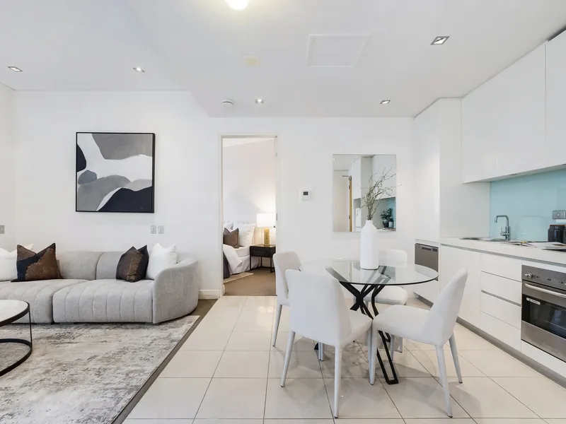 Low maintenance executive apartment located minutes away from Sydney CBD