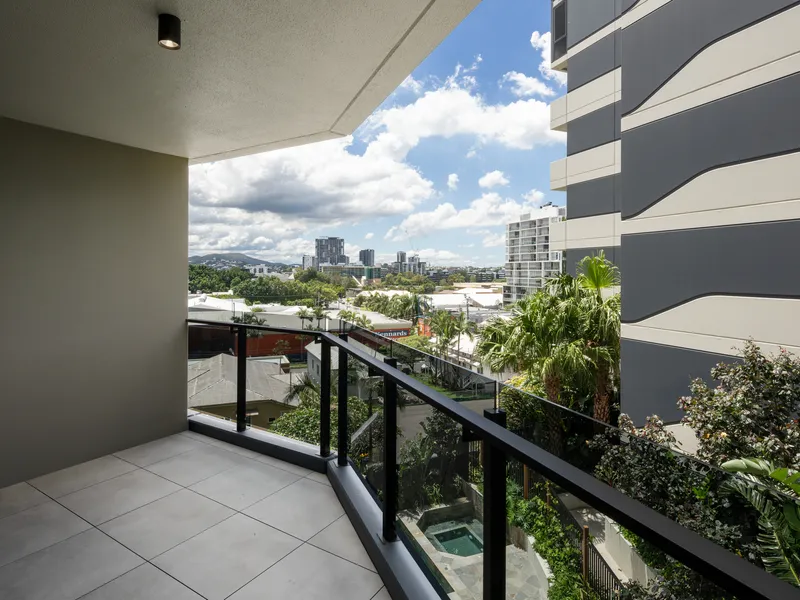 Live just metres from cafes and community events in the heart of West End. Only 800m to the CBD!
