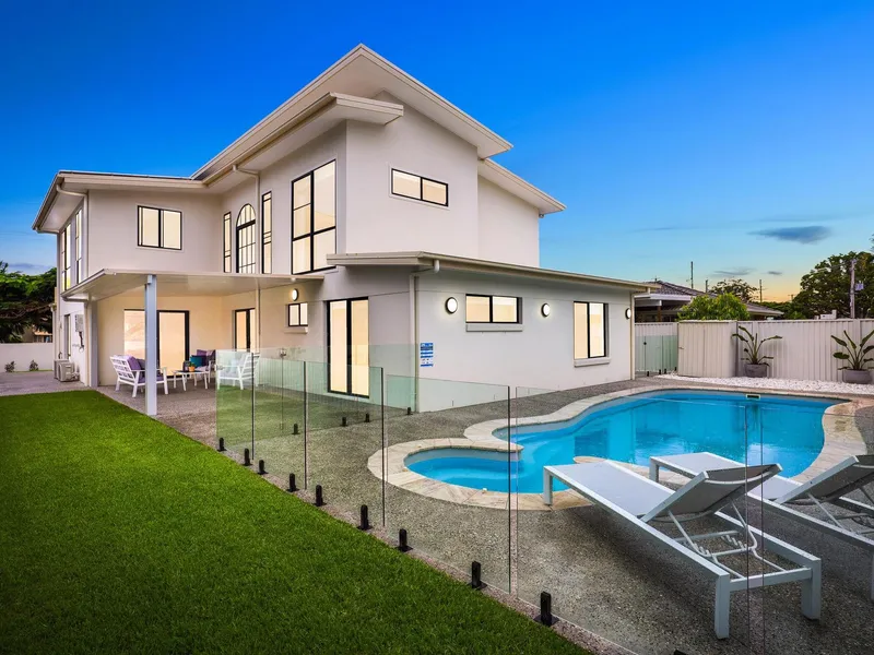 Prestige Family Home in Prime Location 