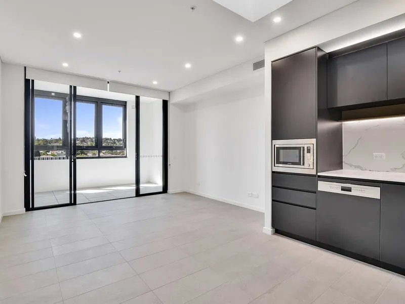 Top floor 1 bedroom plus study apartment