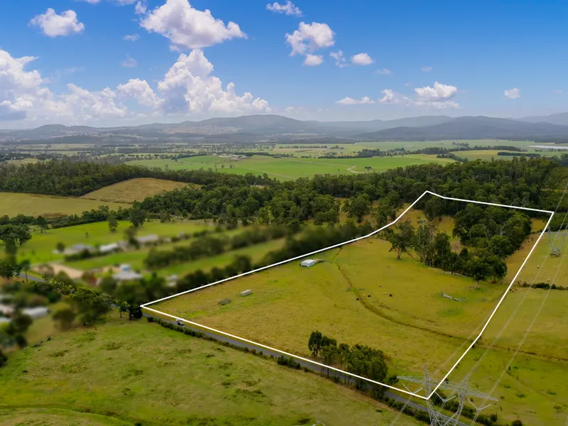 Ticks all the Boxes- Creek,Dam,Bush,Double Road Frontage- Labertouche