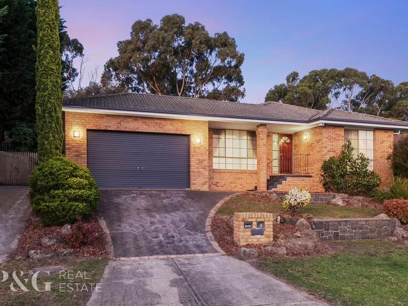 Quiet Court Living with Caravan & Boat Parking!