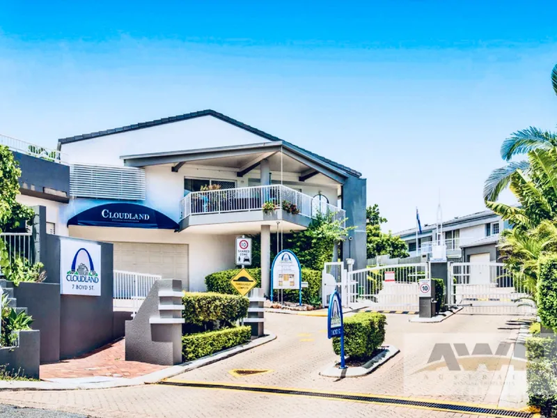 New renovated city view townhouse  