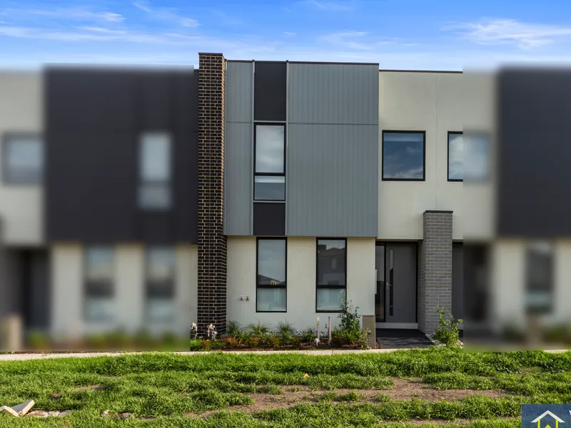 Brand New townhouse for rent in Upper Point Cook!!