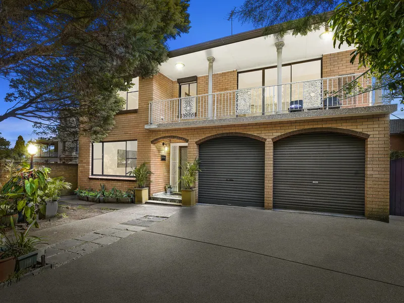 Grand family home of generous proportions in a central location