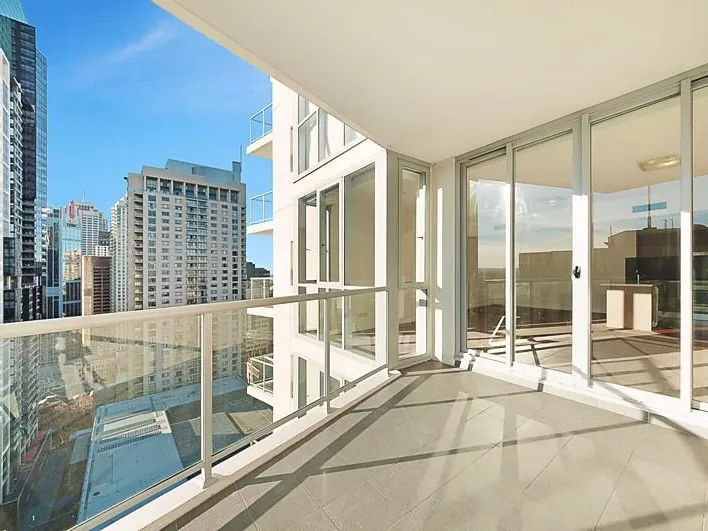 Rare opportunity!!Luxurious high-rise apartment with spectacular views in the heart of the city!