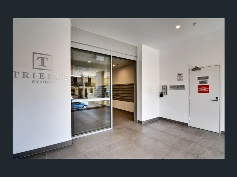 Ultra-convenient FURNISHED 1 bedroom apartment