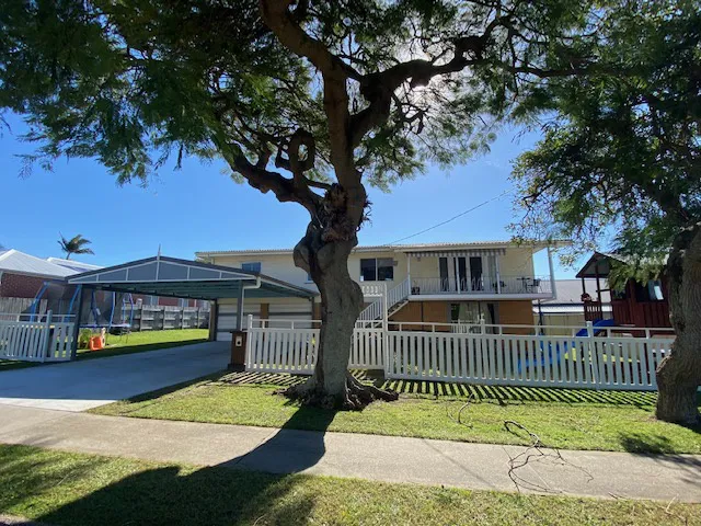 SCARBOROUGH TREASURE - WALK TO BEACH, SCHOOLS, SHOPS, CAFES & RESTAURANTS