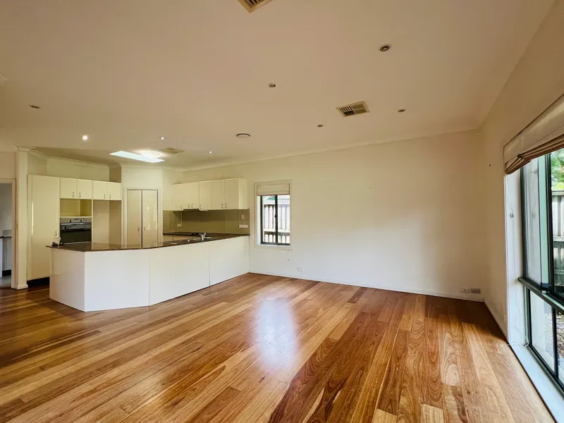 Quiet & Premium Privacy & Close to Train Station & Bathtub & Kitchen Island Decking Balcony