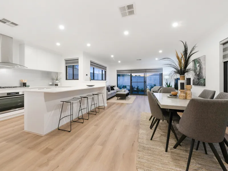 SPACIOUS & CLASSY HOME IN THE TOP END OF CARLISLE!! 