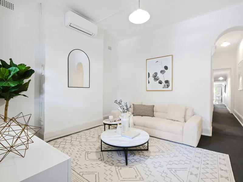 Freestanding brick terrace – Desirable location