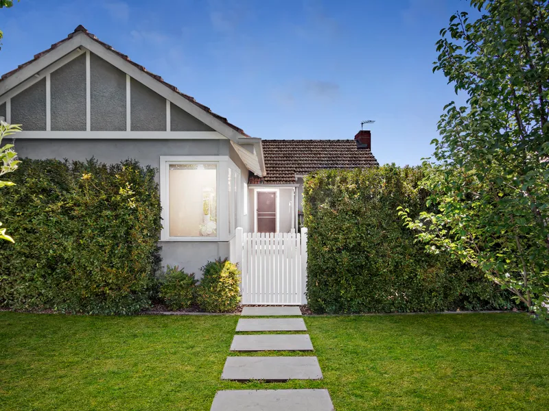 Stylish Living On Simmonds