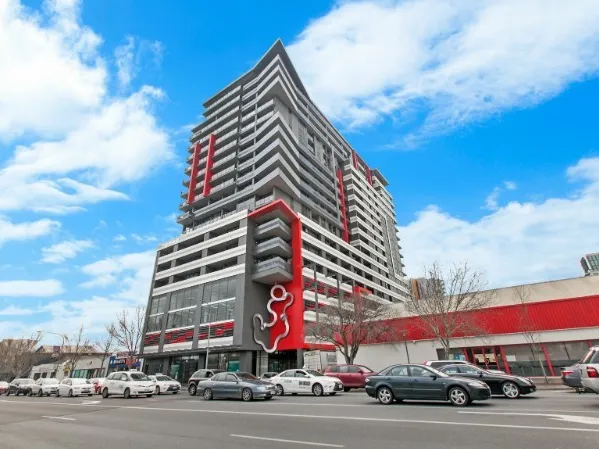 BRILLIANT VIEWS FULLY FURNISHED 1 BEDROOM APARTMENT LOCATED IN THE HEART OF ADELAIDE !
