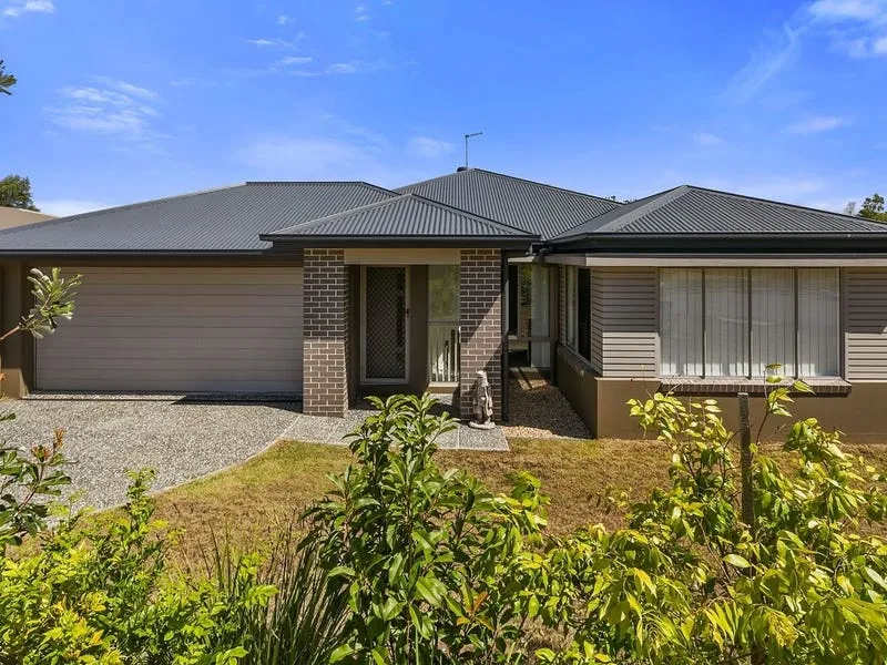 Stylish home situated on a large 651m2 block with excellent side access for the boat or caravan