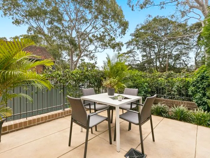 Designer Living With Large Entertainers Terrace