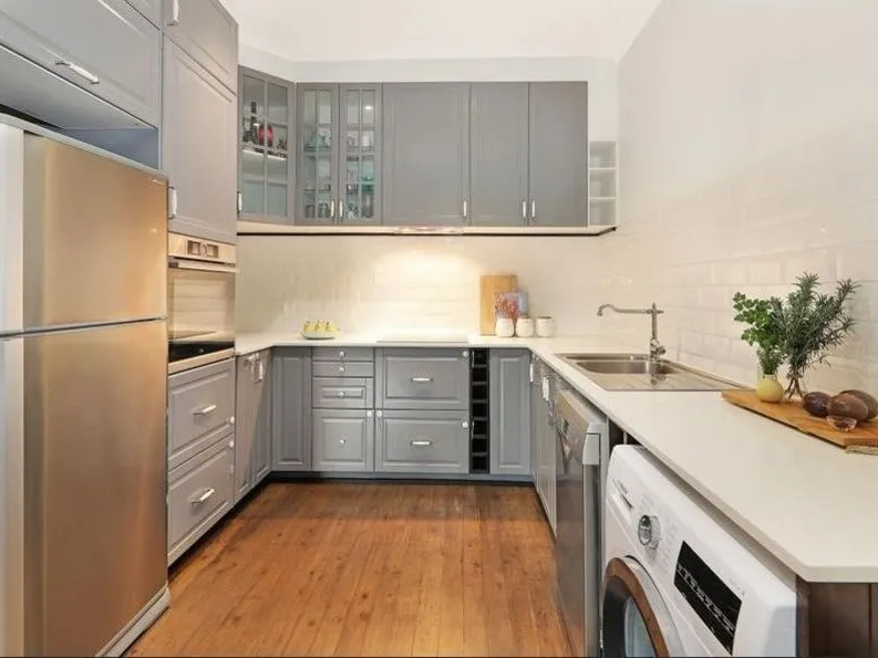 Renovated, Sun-Filled And Spacious Two Bedroom Apartment In Central Location Close To All Amenities - Entry Off Elizabeth Street