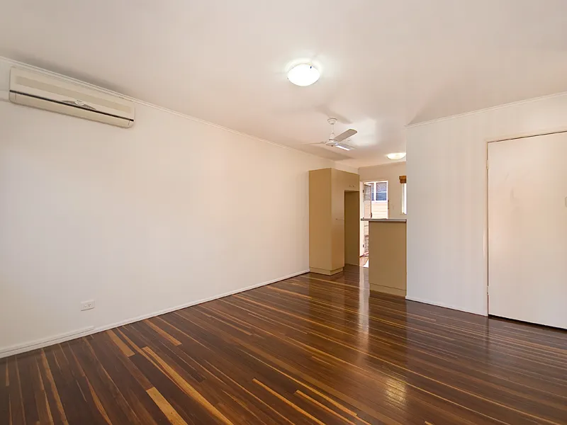 Private location - Close to Gailey Road Shops & UQ! 