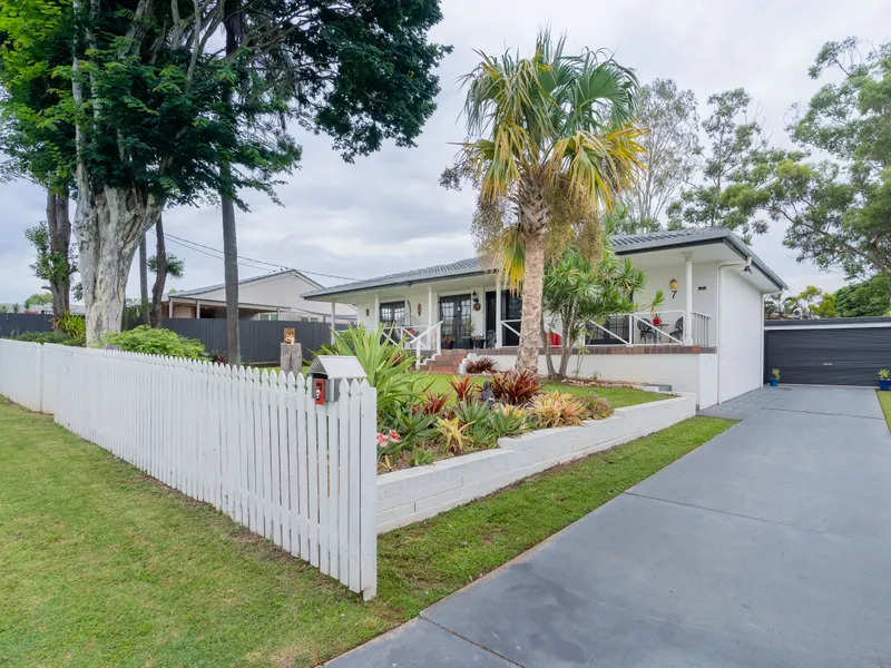 PICTURESQUE FAMILY HOME IN CONVENIENT LOCATION