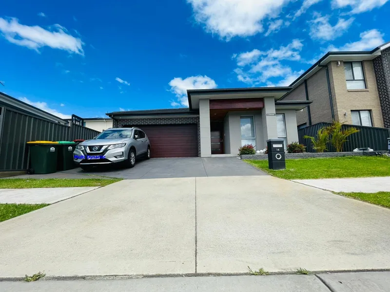 Stunning 4 Bedroom, X-display home with swimming pool