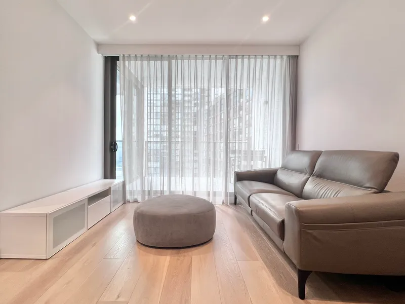 Fully Furnished One Bed Apartment with Study Room In Darling Square Luxury City Living