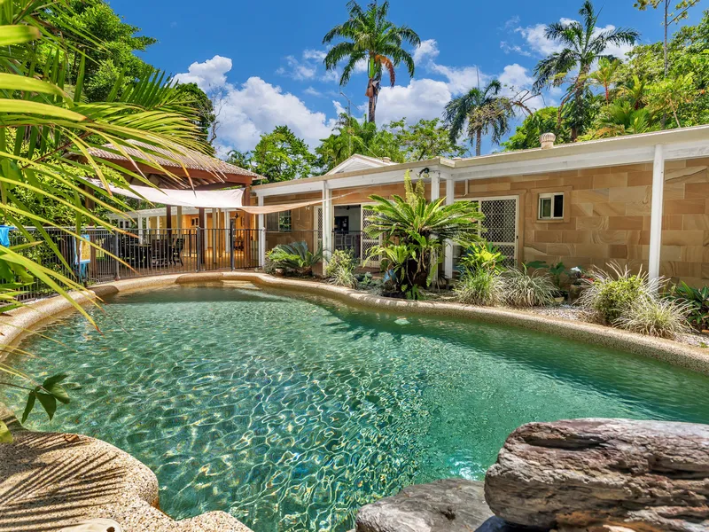 Tropical with a Touch of Colonial on 5500m2, Heart of Wongaling Beach !