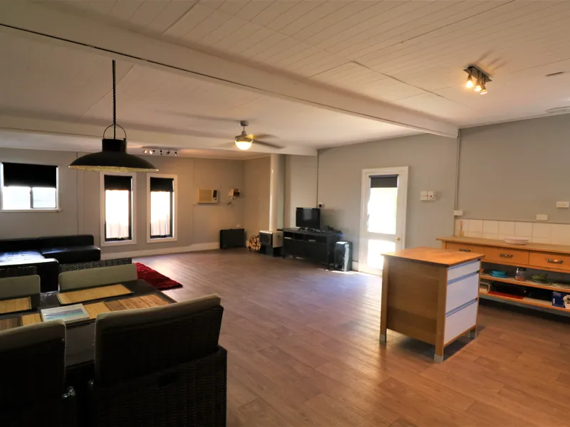 RETREAT ON A LARGE ALLOTMENT