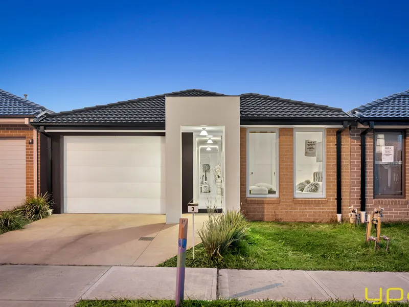 Superb Family Home Adjacent to Parklands & Walking/Cycling Tracks