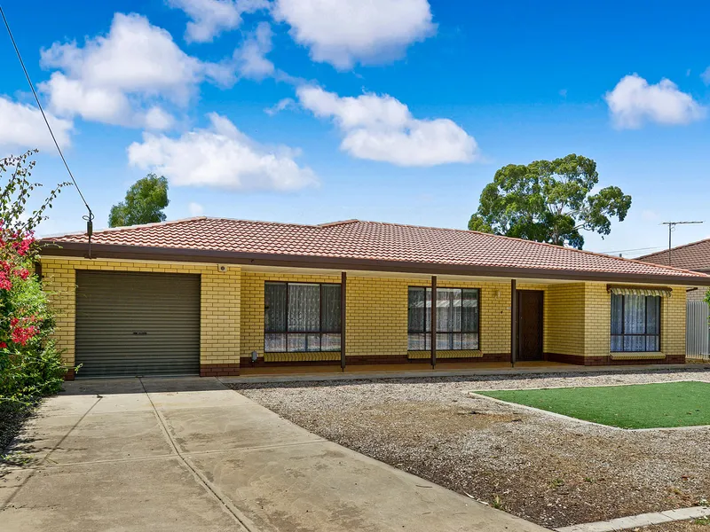 IMMACULATE , SPACIOUS  HOME  WITH 2 LIVING AREAS. PLEASE SUBMIT A 1FORM APPLICATION TO REGISTER YOUR INTEREST TO VIEW