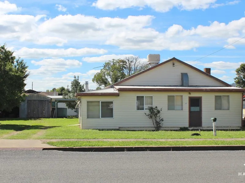 Large Home with Huge Potential on 1177m2 Block