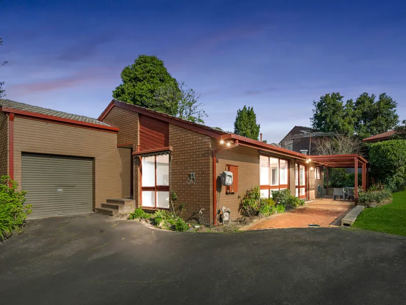 Split Level Comfort, Footsteps From Westfield Knox