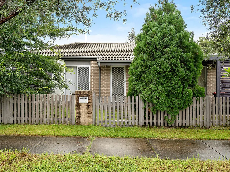 FREE-STANDING HOUSE