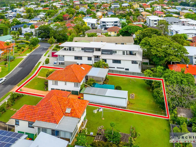 Post War home on huge 782m2 lot (LMR zone)