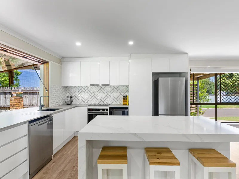 FULLY RENOVATED! 762m2 BLOCK! GREAT LOCATION!