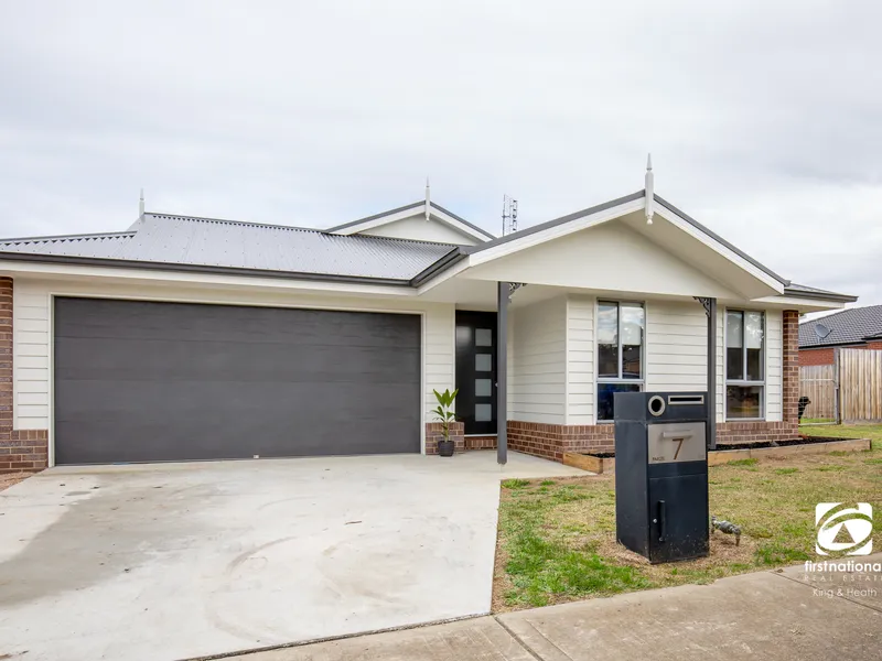 LOVELY HOME IN QUIET STREET