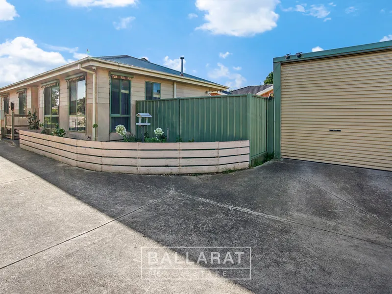 THREE BEDROOM HOME IN SEBASTOPOL