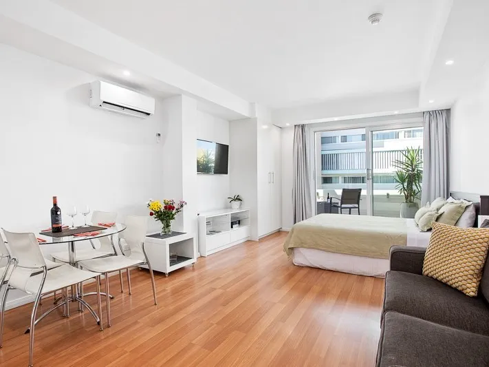 Fully-Furnished Studio in Heart of Manly