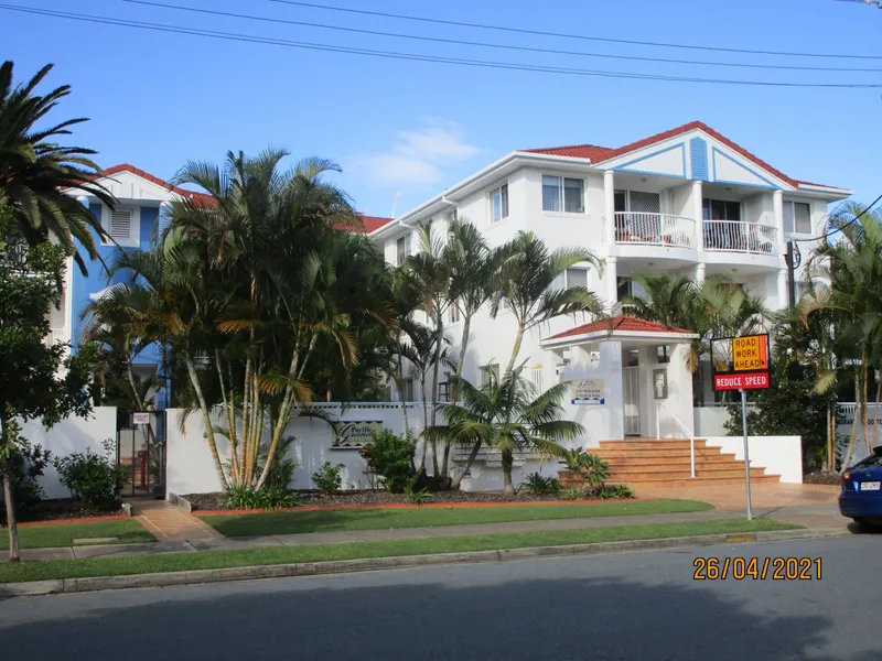 Lovely 1 bedroomed ground floor  apartment located in the heart of Chevron Island