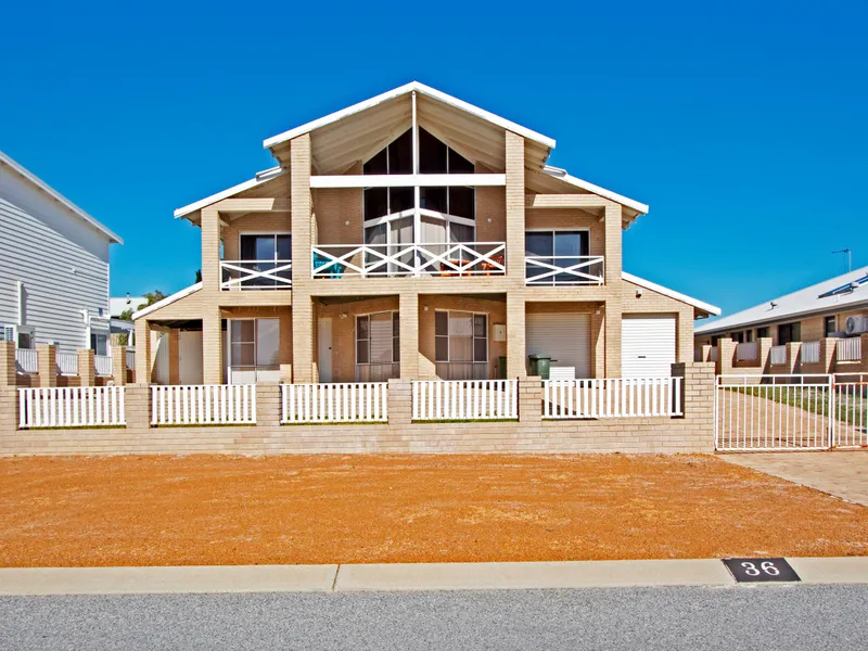 Fantastic Ocean Views from Balcony - enjoy the sun sets of an afternoon