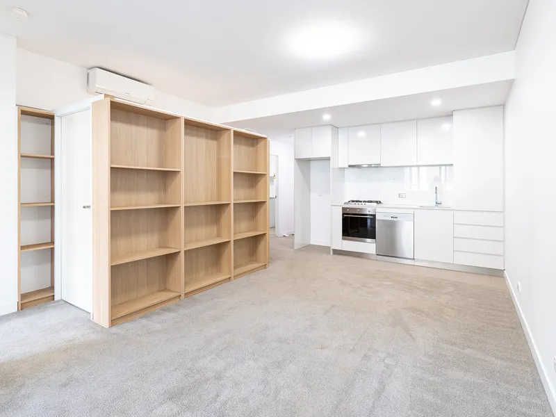 Modern One Bedroom Plus Large Study Located With Convenience - Marq North
