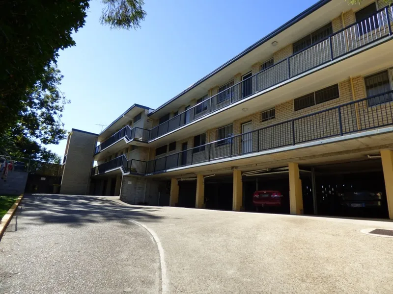 Prime Toowong Location!