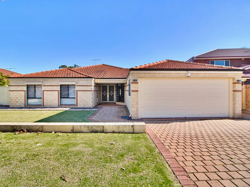 Spacious Ross North home with powered workshop in Settlers Hills Estate.