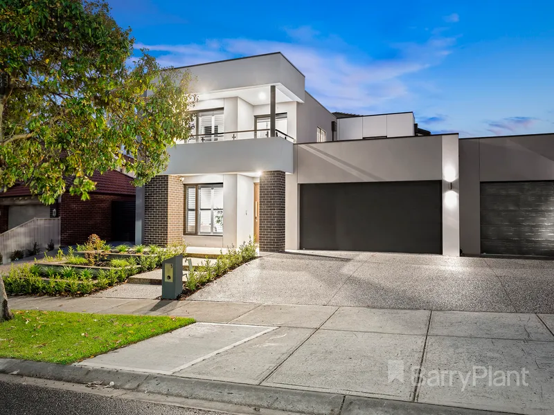 Sophisticated Style Creates The Luxury Of Space  