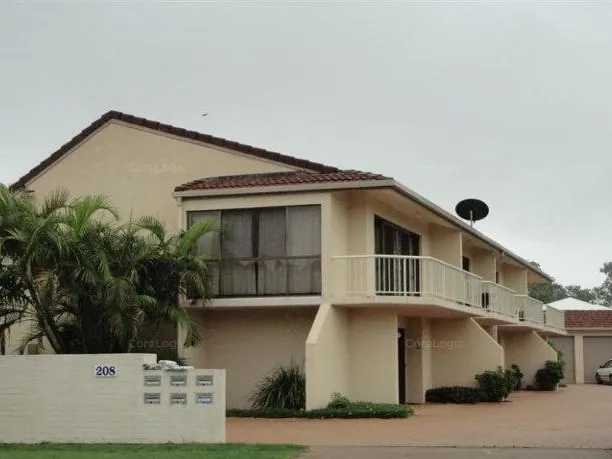 Townhouse walking distance to Beach