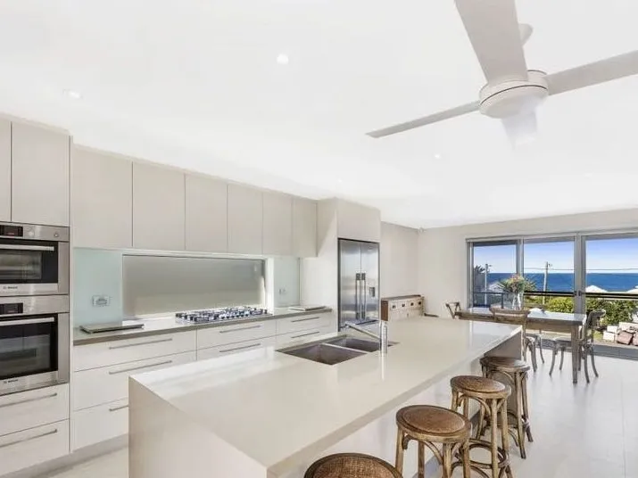 LARGE HOME WITH WATER VIEWS, water included