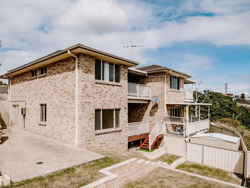 Treetop outlook in great location