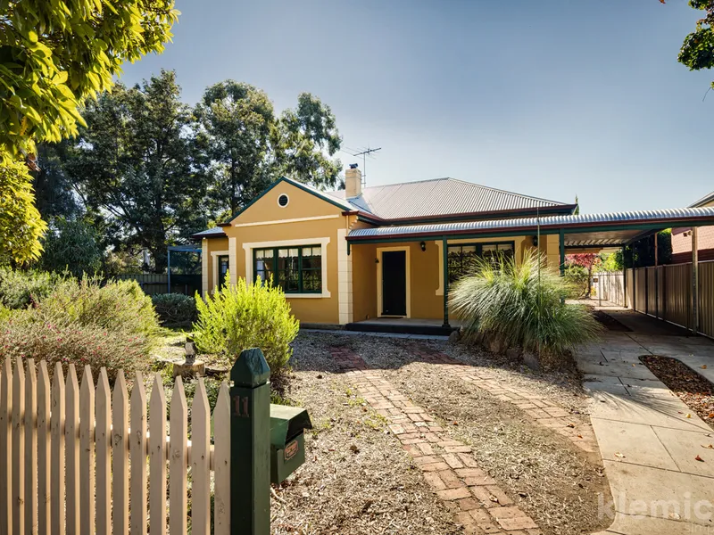 Neat 2 bedroom home on 836sqm approx. with approx. 18m frontage neighbouring Linear Park in popular Joslin